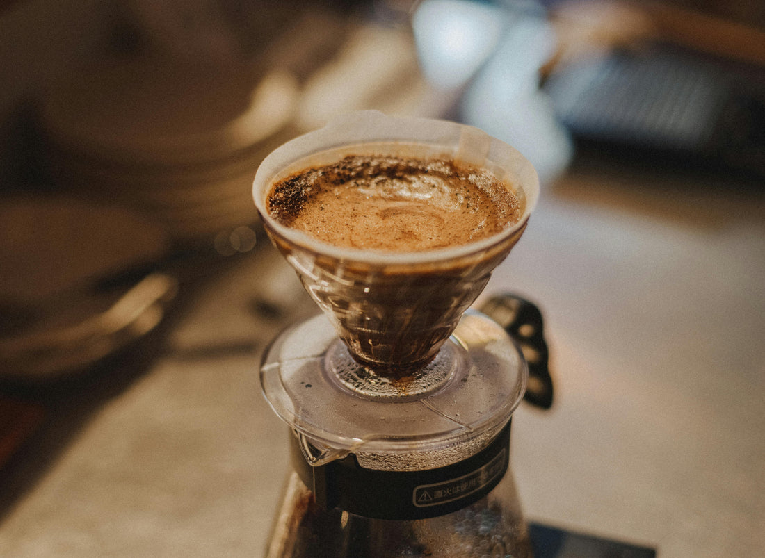 Ile kawy wsypać do V60 na 250 ml? Proporcje, mielenie i szybki przepis