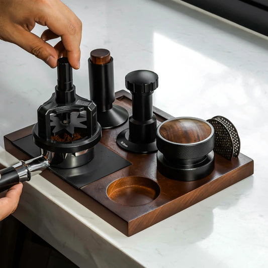 Drewniana stacja stampingowa do kawy - Barista Base