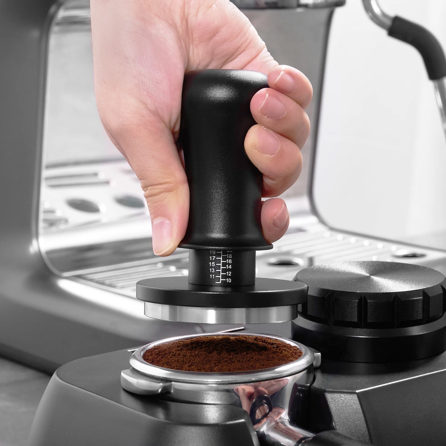 Tamper samopoziomujący 51/53/58mm czarny - nacisk 13,5kg - Akcesoria do espresso - Kaffinity