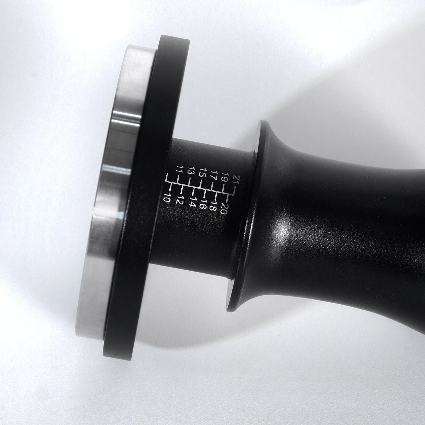 Tamper samopoziomujący 51/53/58mm czarny - nacisk 13,5kg - Akcesoria do espresso - Kaffinity