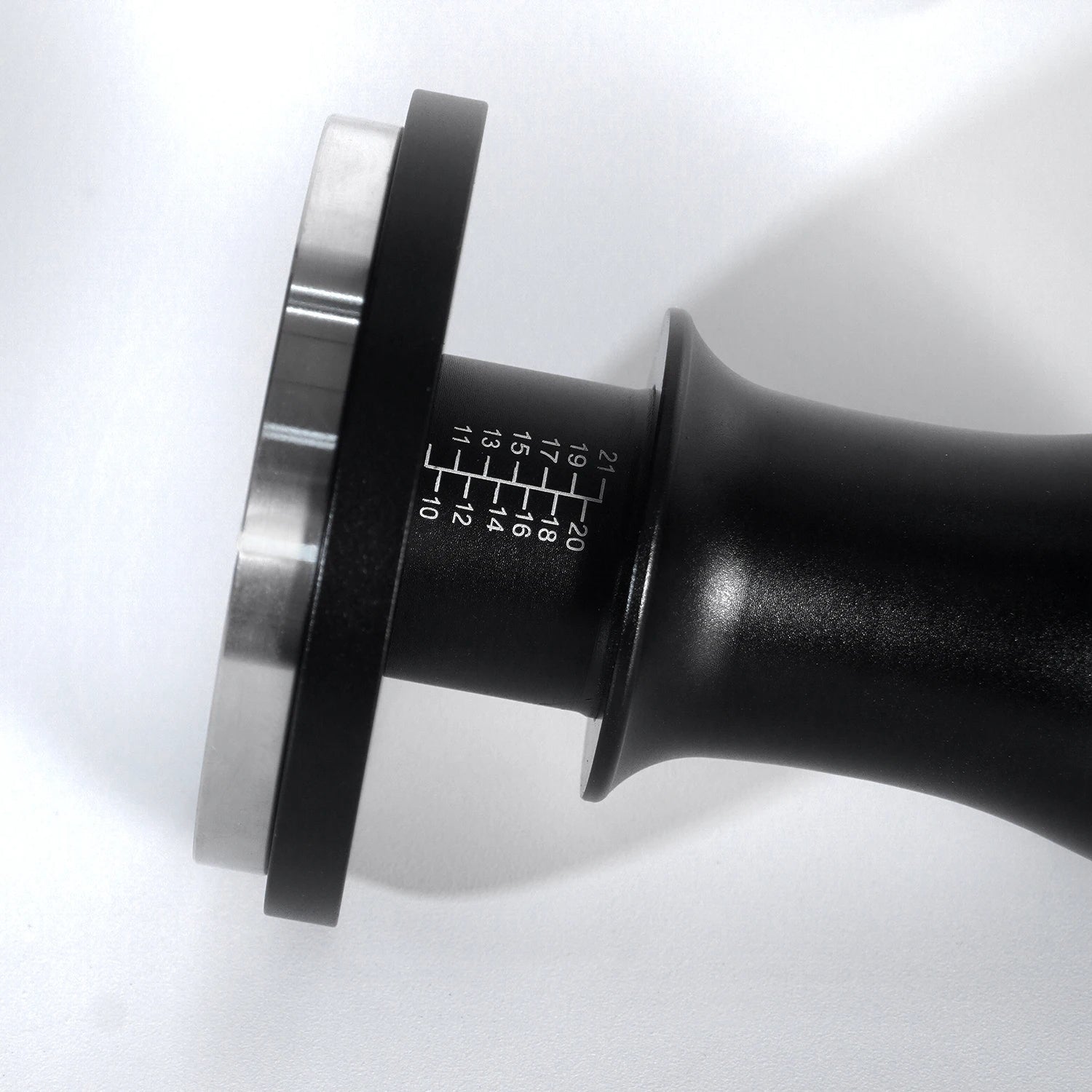 Tamper samopoziomujący 51/53/58mm czarny - nacisk 13,5kg - Akcesoria do espresso - Kaffinity