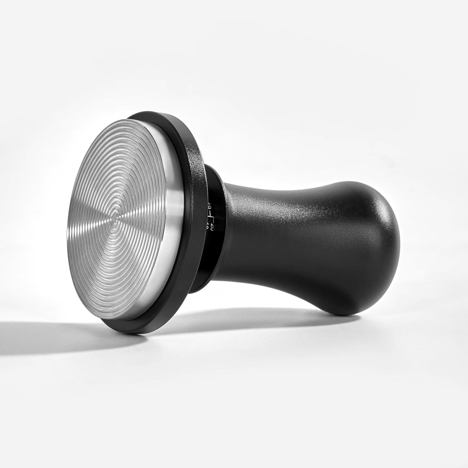 Tamper samopoziomujący 51/53/58mm czarny - nacisk 13,5kg - Akcesoria do espresso - Kaffinity