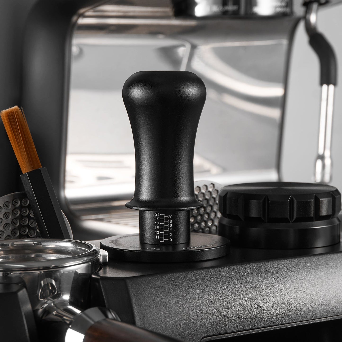 Tamper samopoziomujący 51/53/58mm czarny - nacisk 13,5kg - Akcesoria do espresso - Kaffinity