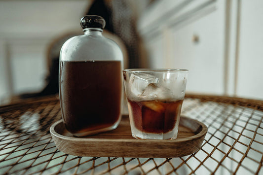Cold brew w domu: prosty sposób, żeby kawa smakowała lepiej niż z kawiarni