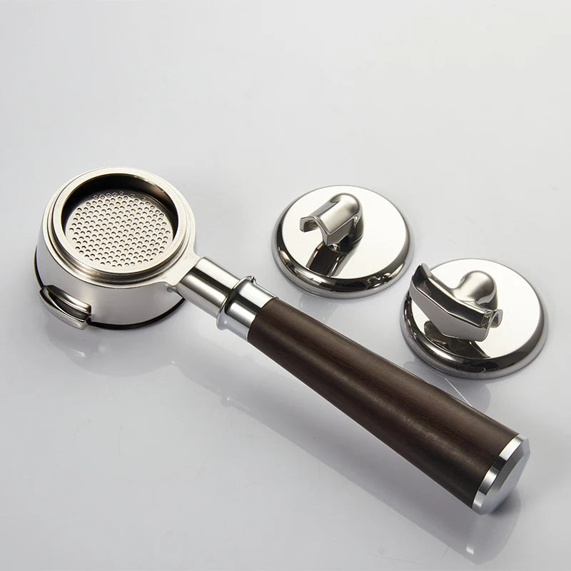 Kolba 58 mm E61 3w1 z ciemnym drewnianym uchwytem oraz odłączonymi pojedynczą i podwójną wylewką
